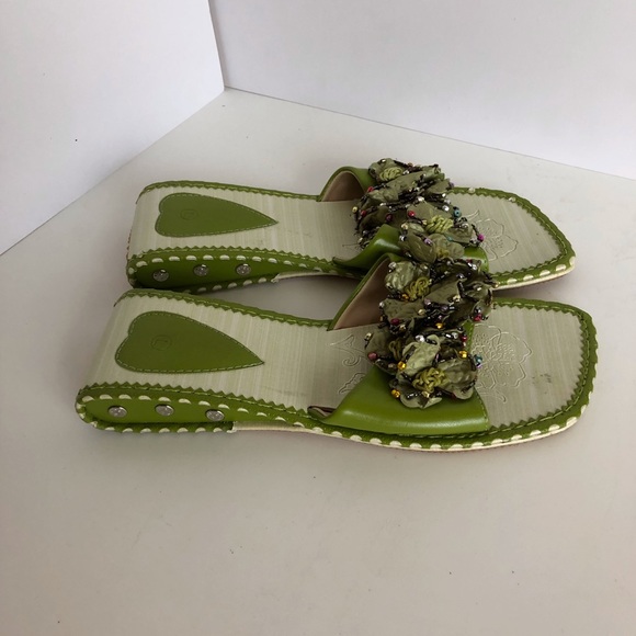 Unique Oriental Flare Sandal - Picture 4 of 7